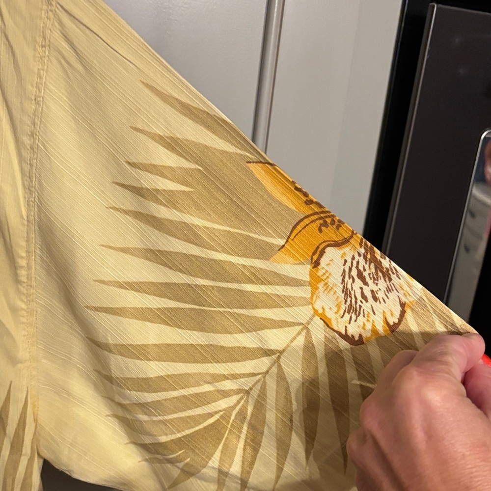 Tommy bahama Tropical yellow 100% silk Short Sleeve Shirt M - Picture 4 of 7